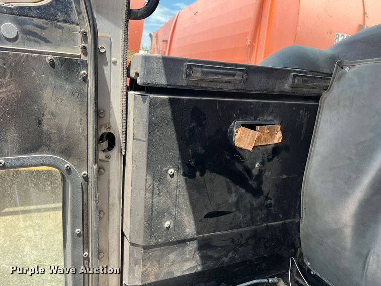 image for item DK7028 2009 Peterbilt 320  refuse truck