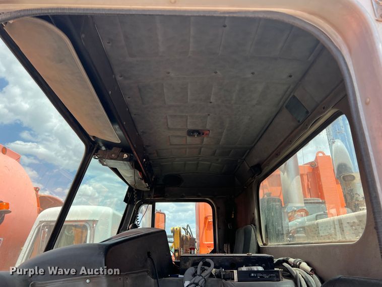 image for item DK7028 2009 Peterbilt 320  refuse truck