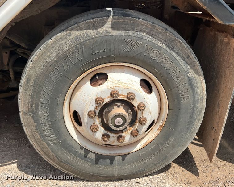 image for item DK7028 2009 Peterbilt 320  refuse truck