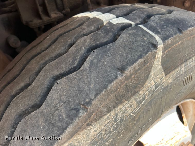 image for item DK7028 2009 Peterbilt 320  refuse truck