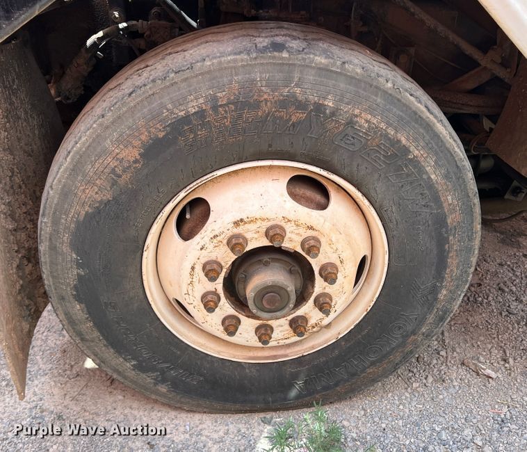 image for item DK7028 2009 Peterbilt 320  refuse truck