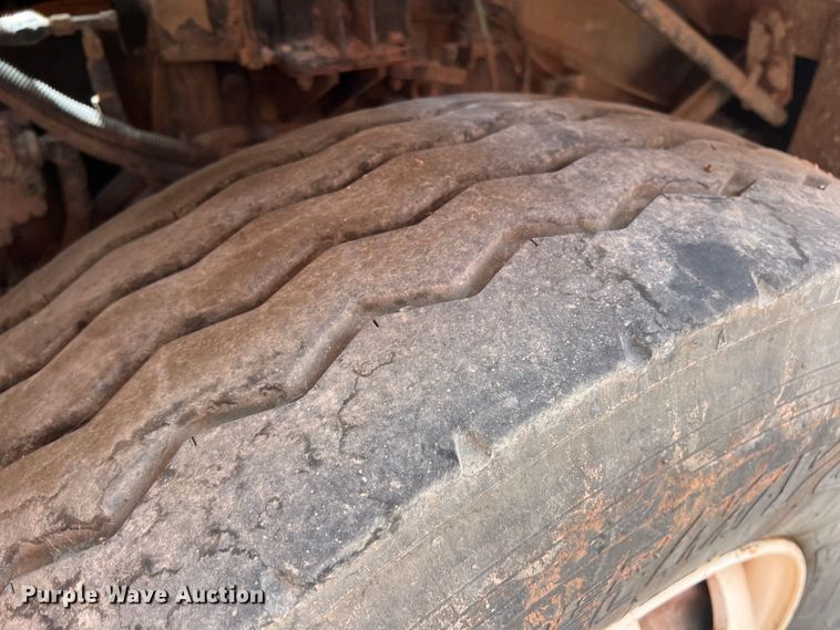 image for item DK7028 2009 Peterbilt 320  refuse truck