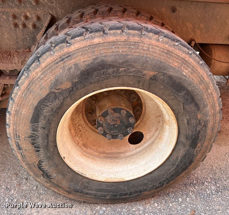 image for item DK7028 2009 Peterbilt 320  refuse truck