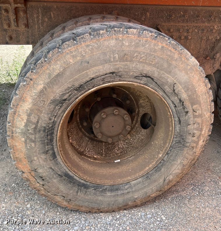 image for item DK7028 2009 Peterbilt 320  refuse truck