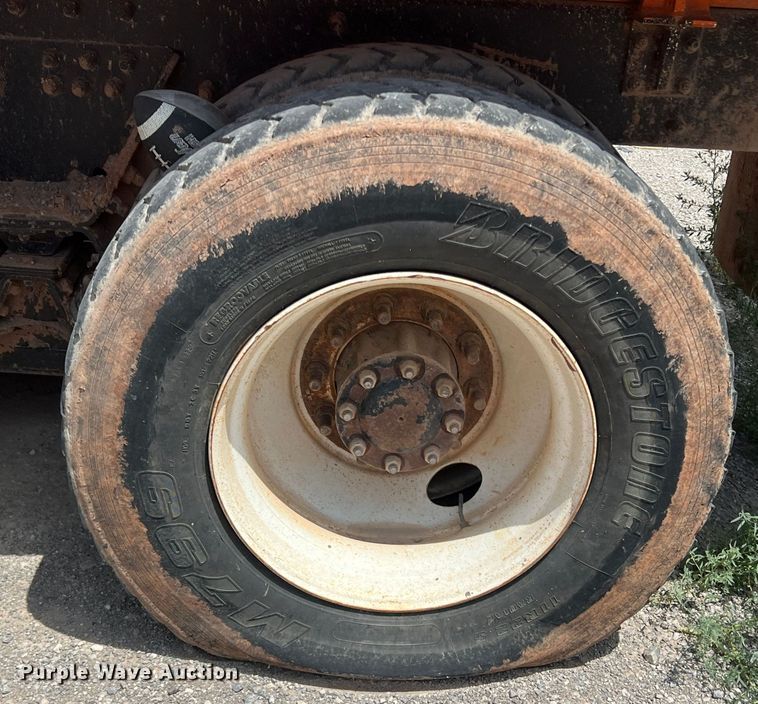 image for item DK7028 2009 Peterbilt 320  refuse truck