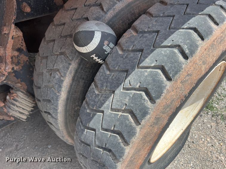 image for item DK7028 2009 Peterbilt 320  refuse truck