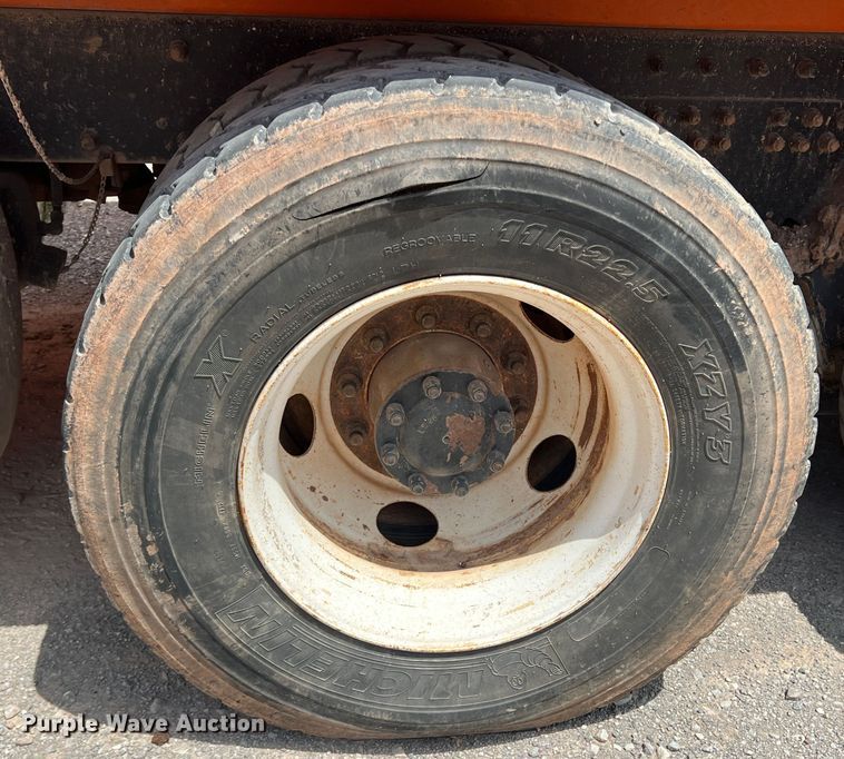 image for item DK7028 2009 Peterbilt 320  refuse truck