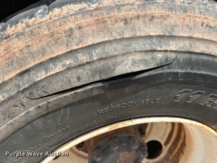 image for item DK7028 2009 Peterbilt 320  refuse truck