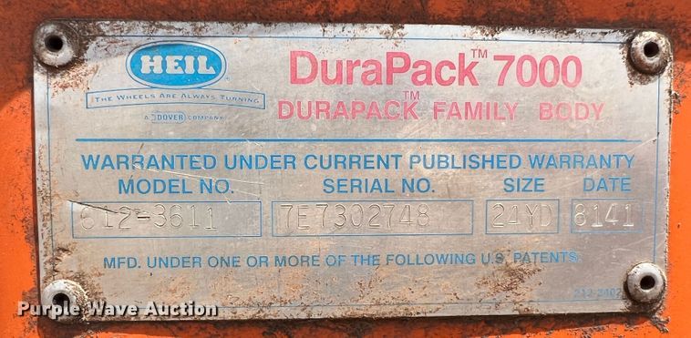 image for item DK7028 2009 Peterbilt 320  refuse truck