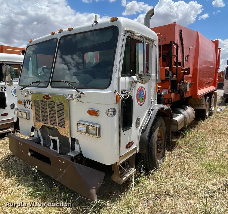 image for item DK7029 2013 Peterbilt 320  refuse truck