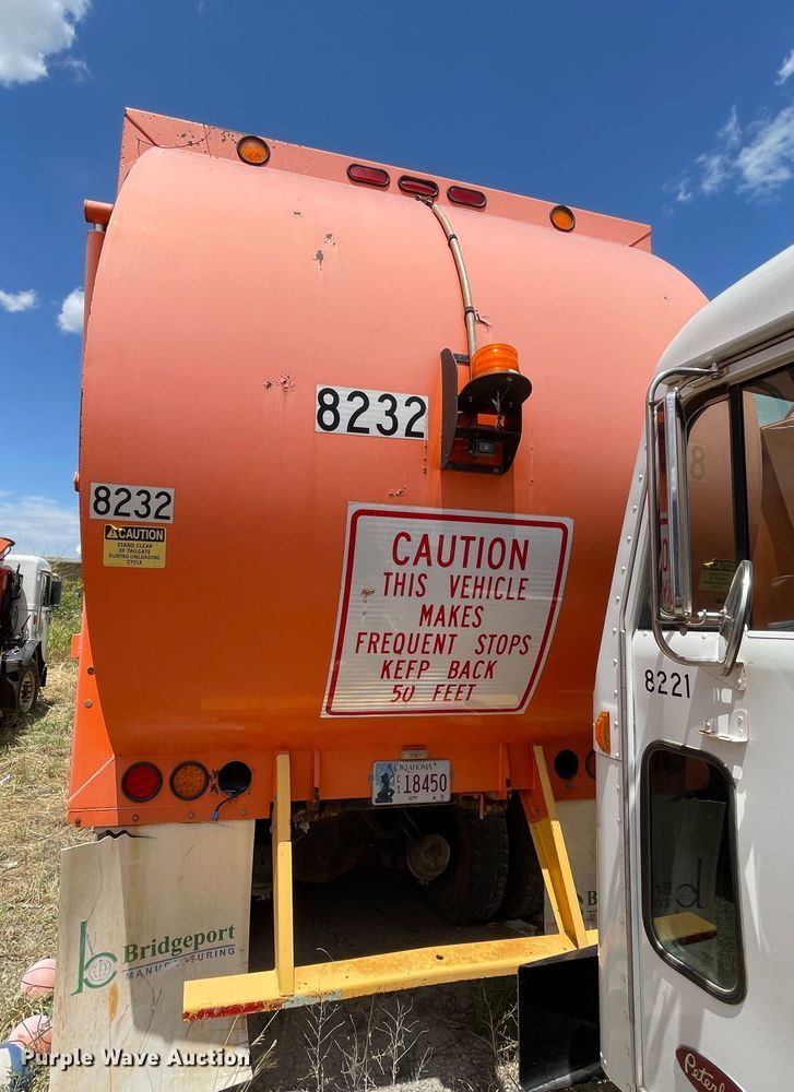 image for item DK7029 2013 Peterbilt 320  refuse truck