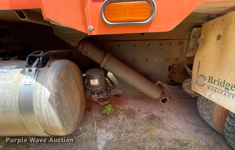 image for item DK7029 2013 Peterbilt 320  refuse truck