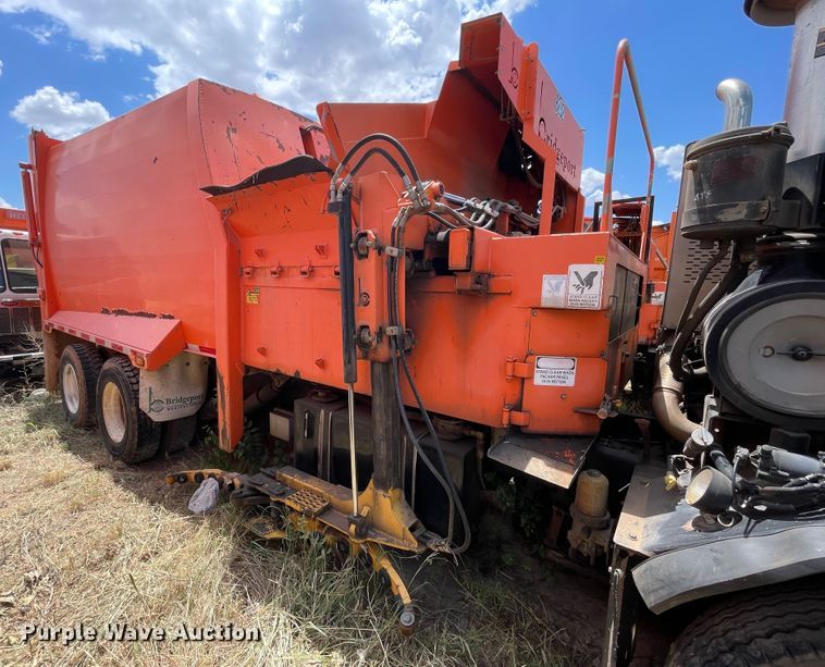 image for item DK7029 2013 Peterbilt 320  refuse truck