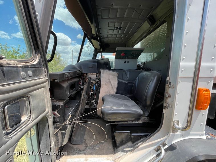 image for item DK7029 2013 Peterbilt 320  refuse truck