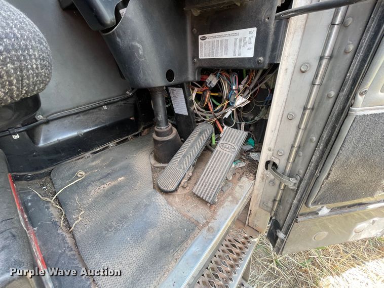 image for item DK7029 2013 Peterbilt 320  refuse truck