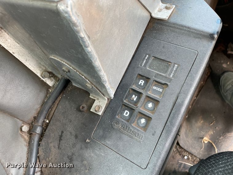 image for item DK7029 2013 Peterbilt 320  refuse truck