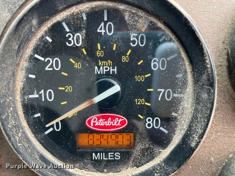 image for item DK7029 2013 Peterbilt 320  refuse truck