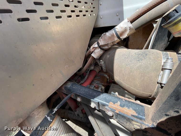 image for item DK7029 2013 Peterbilt 320  refuse truck