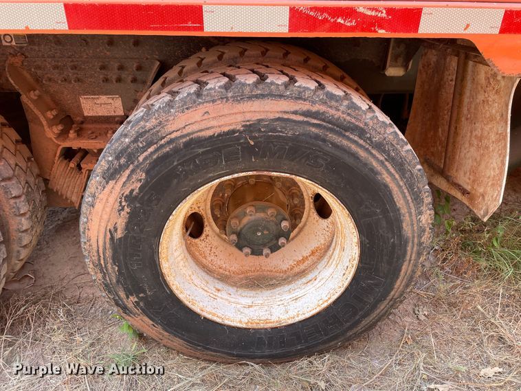 image for item DK7029 2013 Peterbilt 320  refuse truck