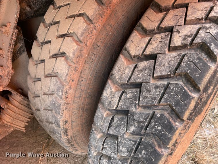 image for item DK7029 2013 Peterbilt 320  refuse truck