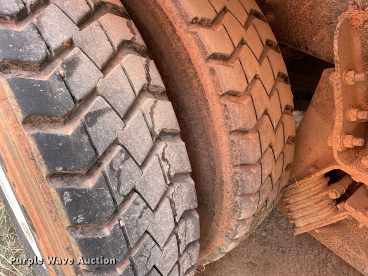 image for item DK7029 2013 Peterbilt 320  refuse truck