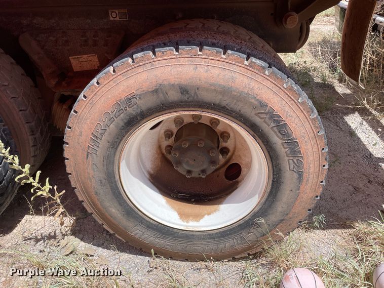 image for item DK7029 2013 Peterbilt 320  refuse truck