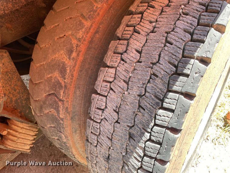 image for item DK7029 2013 Peterbilt 320  refuse truck