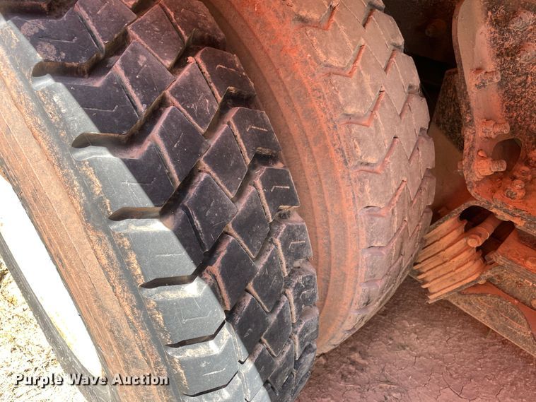 image for item DK7029 2013 Peterbilt 320  refuse truck