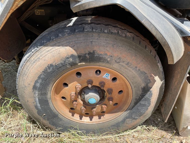 image for item DK7029 2013 Peterbilt 320  refuse truck