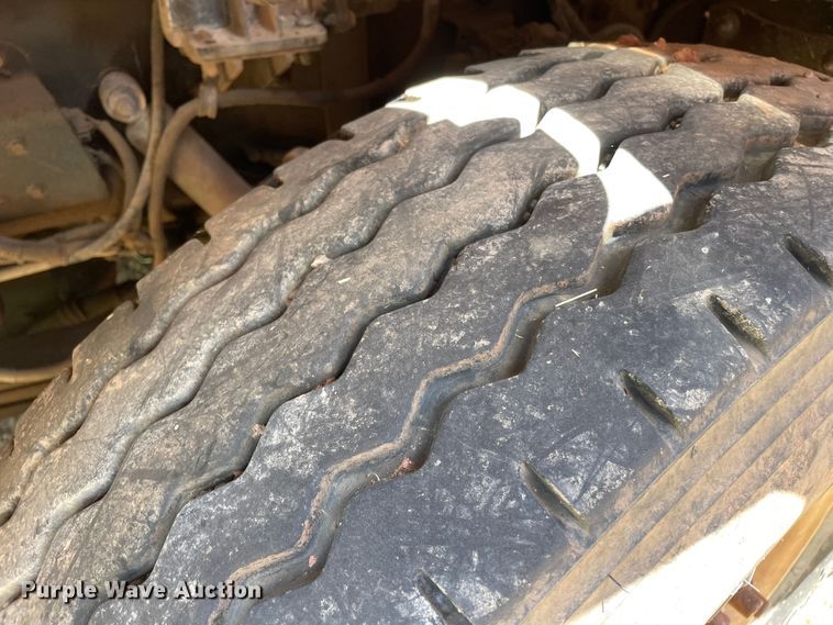 image for item DK7029 2013 Peterbilt 320  refuse truck