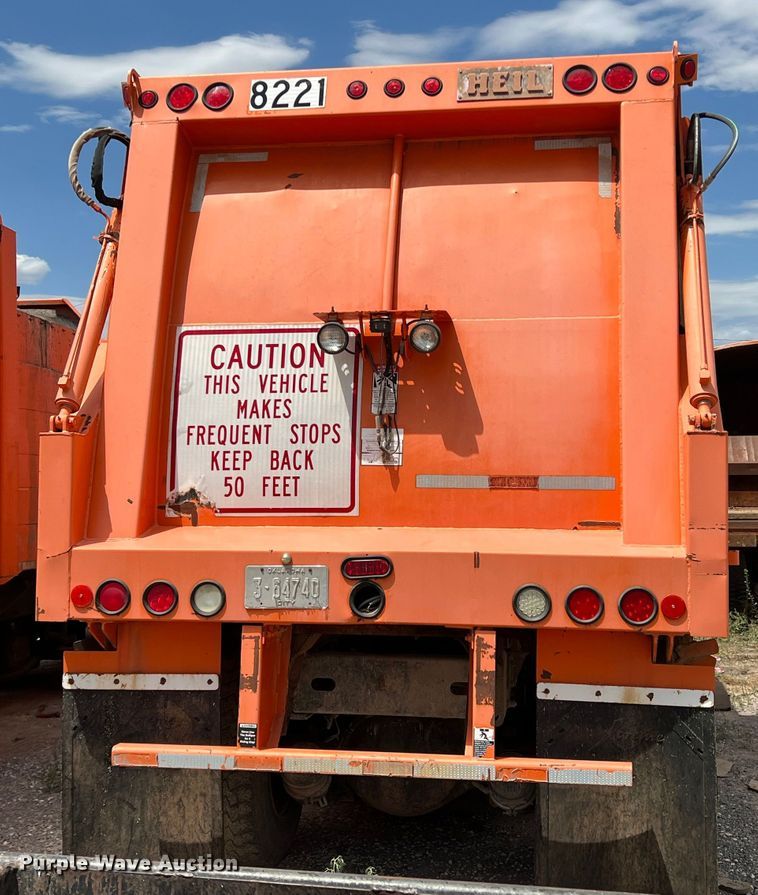 image for item DK7030 2009 Peterbilt 320  refuse truck