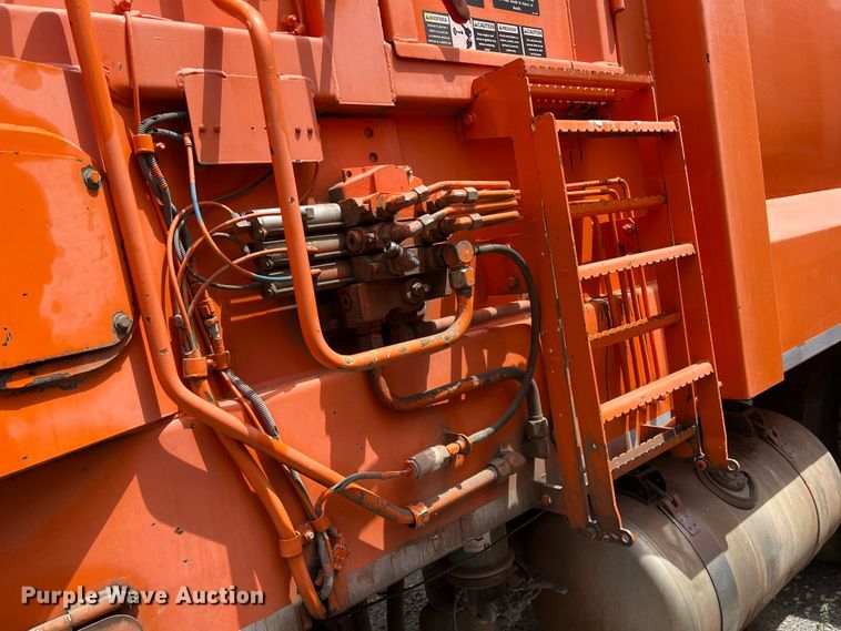 image for item DK7030 2009 Peterbilt 320  refuse truck