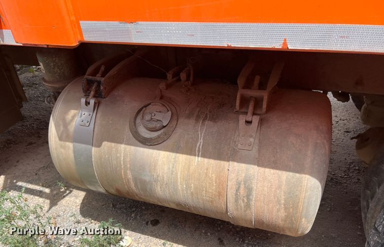 image for item DK7030 2009 Peterbilt 320  refuse truck