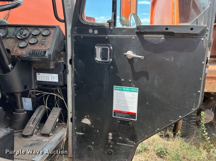 image for item DK7030 2009 Peterbilt 320  refuse truck