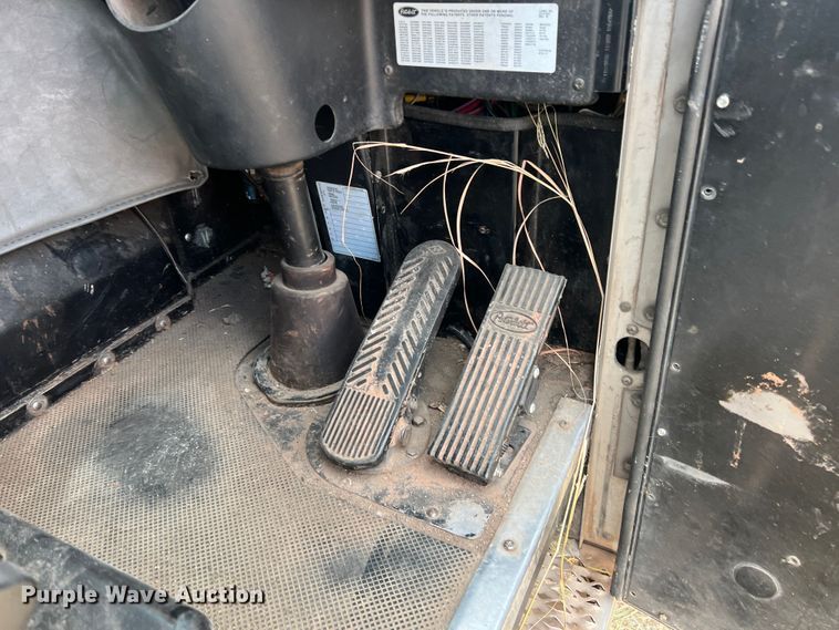 image for item DK7030 2009 Peterbilt 320  refuse truck