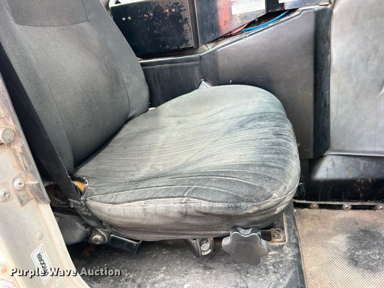 image for item DK7030 2009 Peterbilt 320  refuse truck