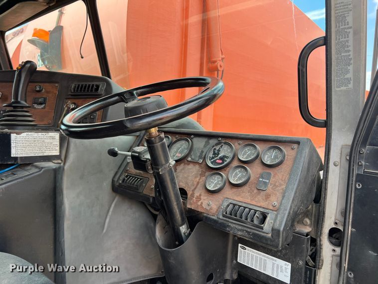 image for item DK7030 2009 Peterbilt 320  refuse truck