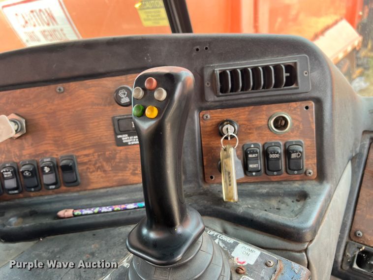 image for item DK7030 2009 Peterbilt 320  refuse truck