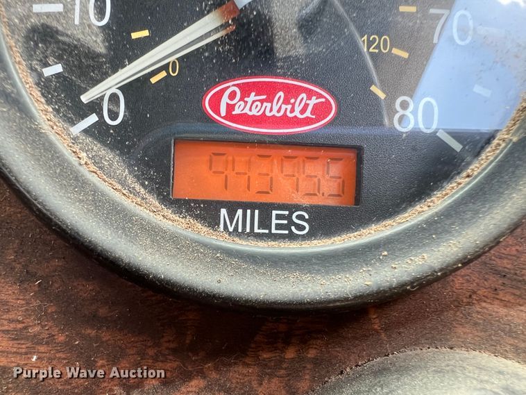 image for item DK7030 2009 Peterbilt 320  refuse truck