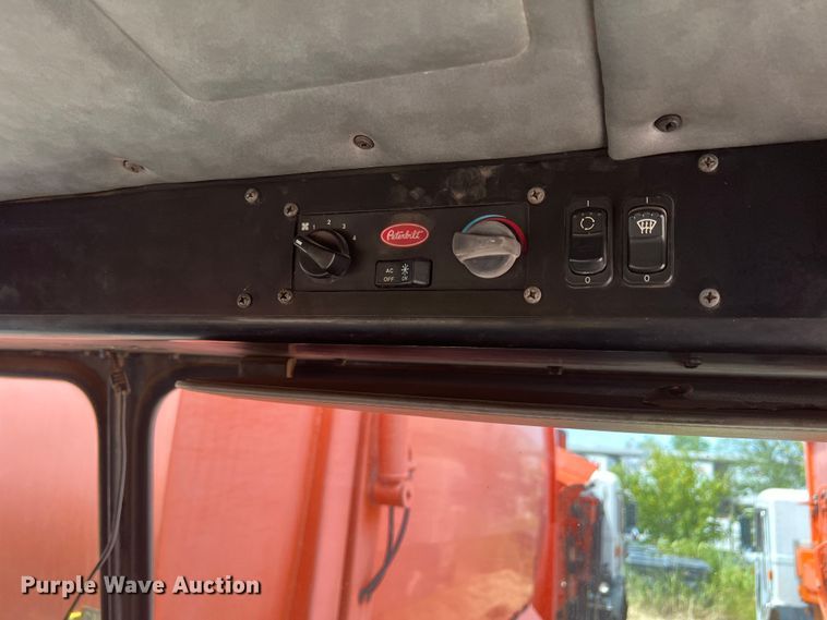 image for item DK7030 2009 Peterbilt 320  refuse truck