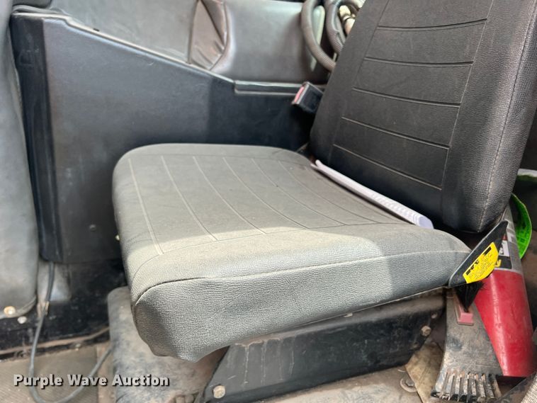 image for item DK7030 2009 Peterbilt 320  refuse truck