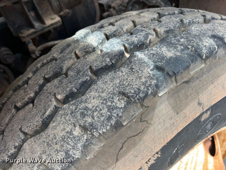 image for item DK7030 2009 Peterbilt 320  refuse truck