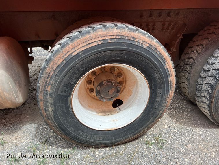 image for item DK7030 2009 Peterbilt 320  refuse truck