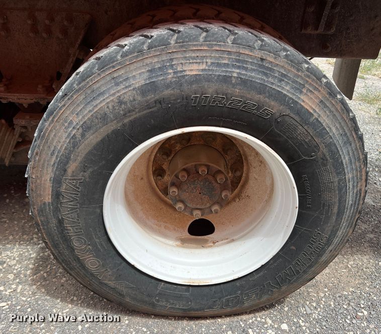 image for item DK7030 2009 Peterbilt 320  refuse truck