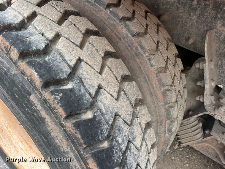 image for item DK7030 2009 Peterbilt 320  refuse truck