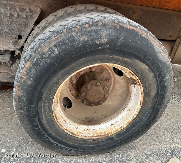 image for item DK7030 2009 Peterbilt 320  refuse truck