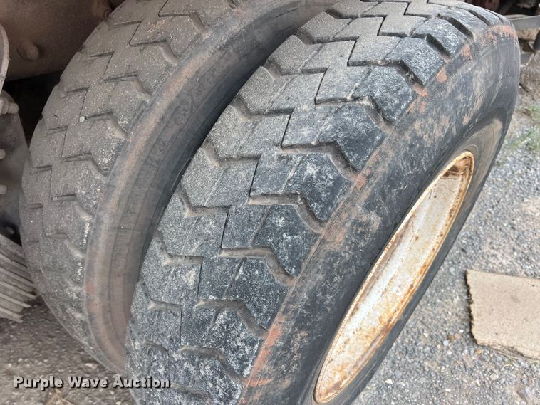 image for item DK7030 2009 Peterbilt 320  refuse truck