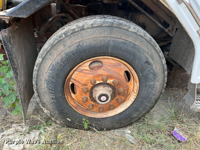 image for item DK7030 2009 Peterbilt 320  refuse truck