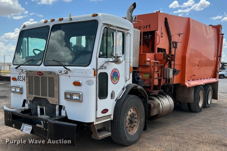 image for item DK7031 2013 Peterbilt 320  refuse truck