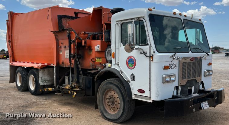 image for item DK7031 2013 Peterbilt 320  refuse truck